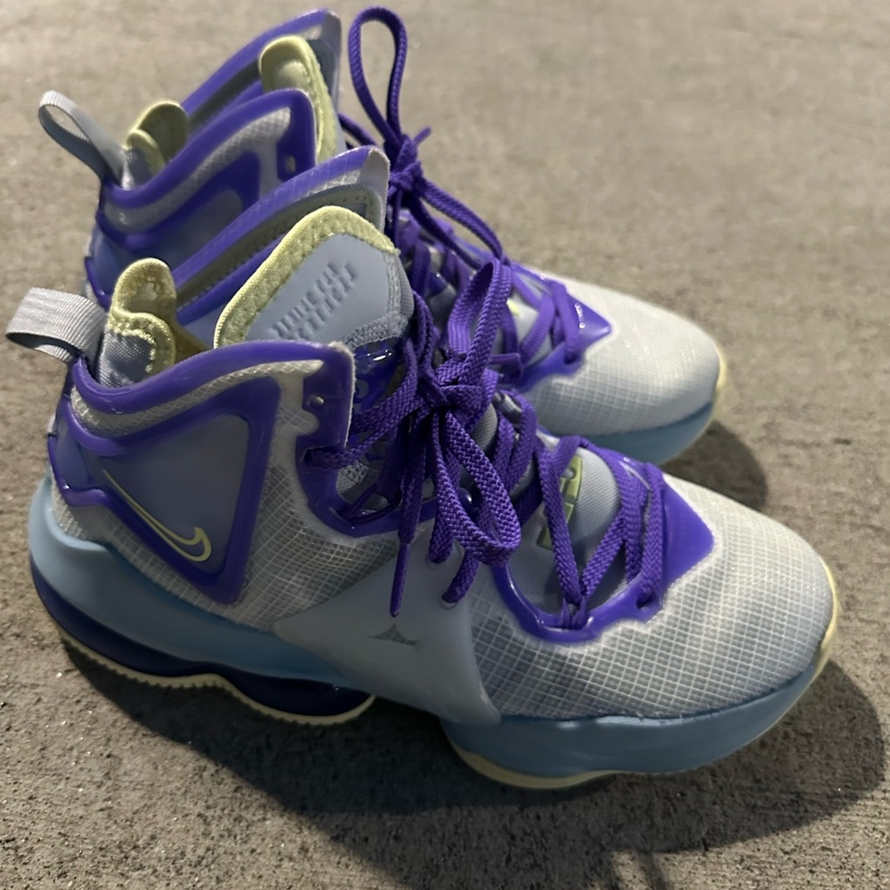 Nike Lebron 19